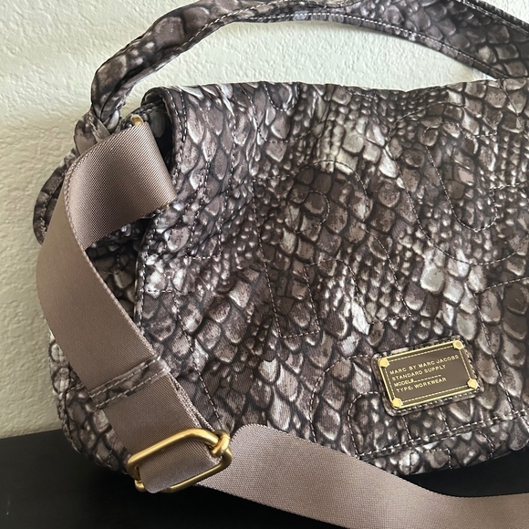 Marc Jacobs Adjustable Strap Animal Print Crossbody Handbag - Picture 13 of 15